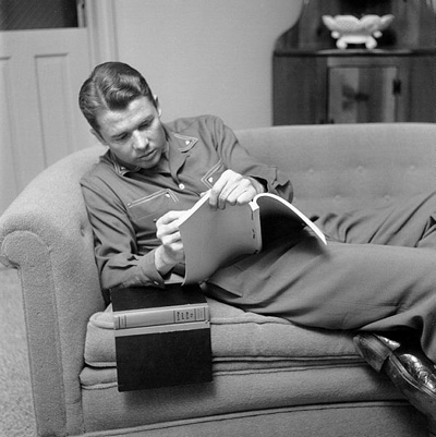A casual photo of Audie Murphy