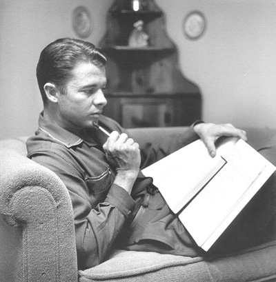 A casual photo of Audie Murphy