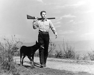 A casual photo of Audie Murphy