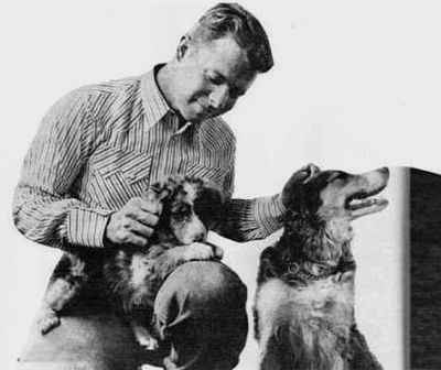 A casual photo of Audie Murphy