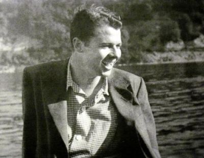 A casual photo of Audie Murphy