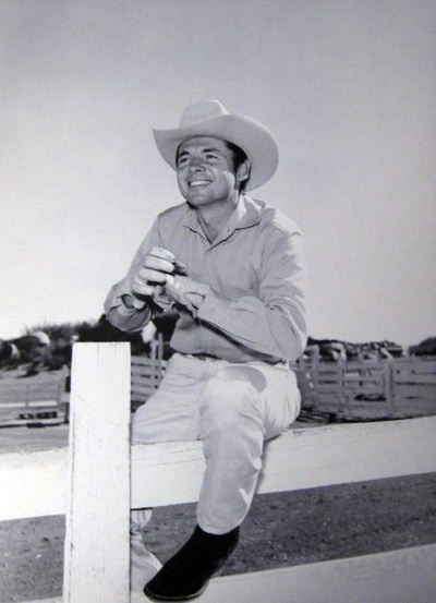 A casual photo of Audie Murphy
