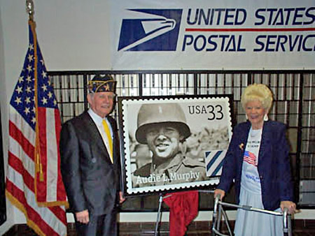 Audie Murphy commemorative stamp petition founders, James and Diane Thomason of Quinlan, Texas, at the stamp's unveiling on October 24, 1999.